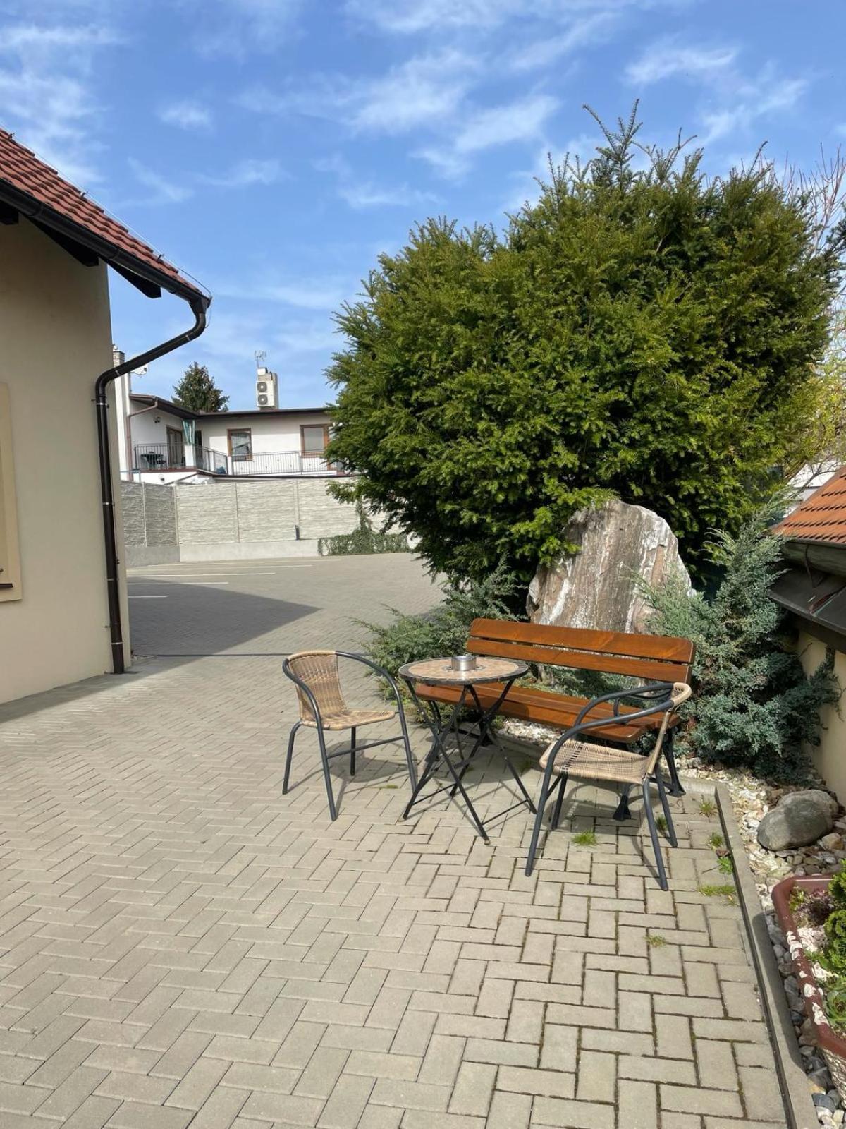 Penzion Sezemice Exterior foto
